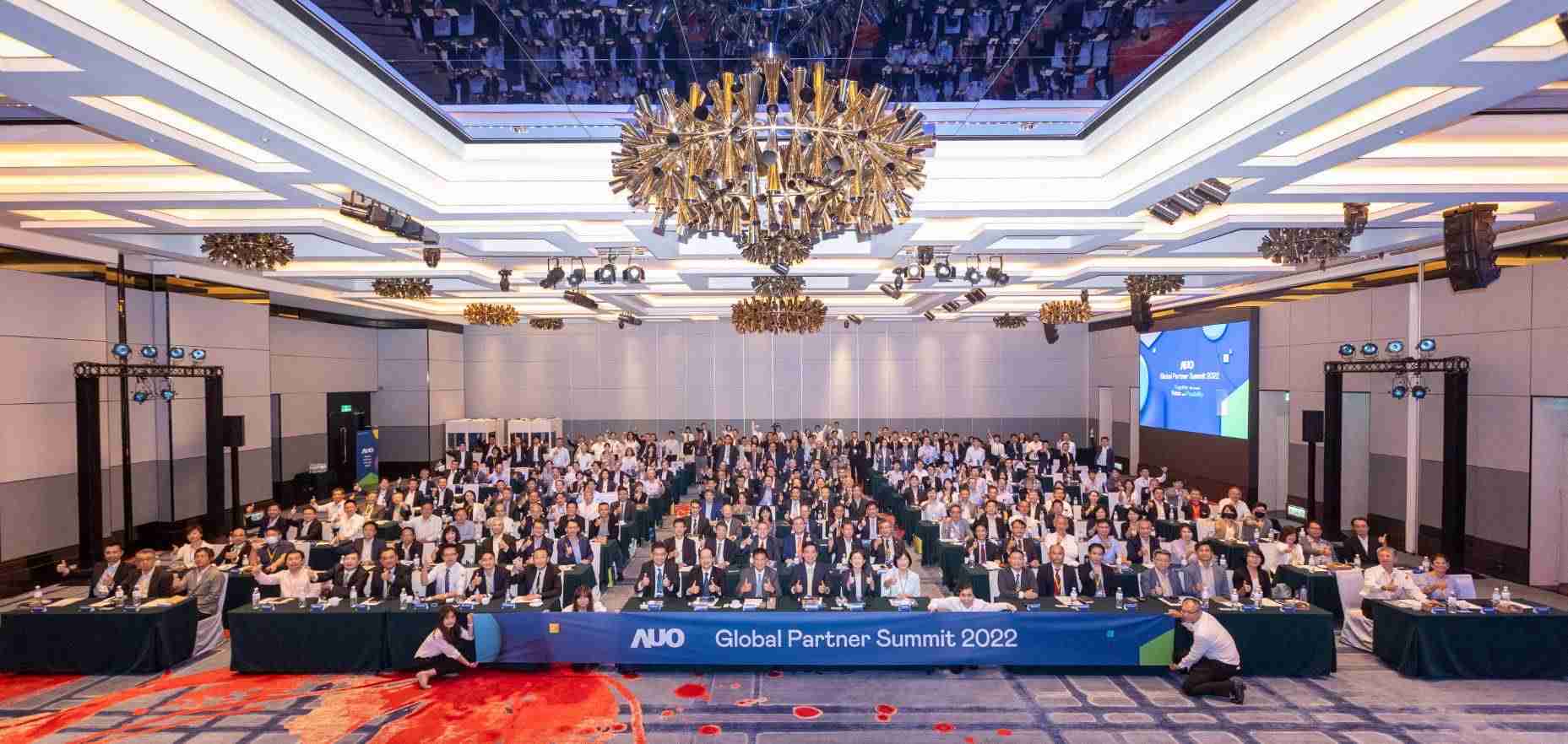 友達推動「安心、、、、創新、、、用心、、、同心、、、、盡心」五星職旅，，，為菲籍員工打造全方位照護，，，首度贏得「人權實踐與發展領袖獎」殊榮