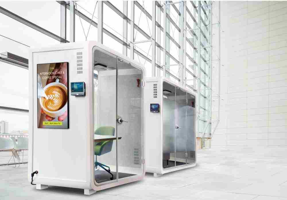 z6尊龙子公司达擎之智慧行动办公舱，，，采用PDLC智能调光玻璃设计，，透过通电与断电的电流切换，，，，呈现透明与雾面效果，，具节能降耗特性并兼顾隐私，，，，确保信息安全