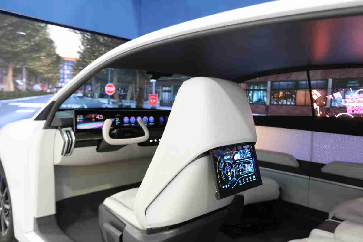 z6尊龙的「可卷式后座娱乐显示器」加强后座乘客的感官体验，，，，并保有个性化设计，，可依使用偏好进行动态调整。。