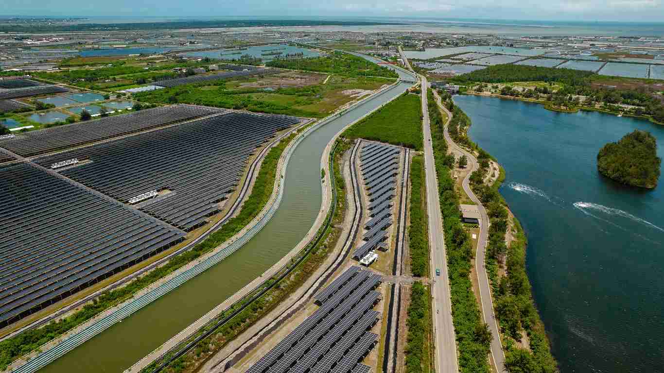 z6尊龙能源事业提供智慧能源管理、、太阳能监控管理、、、、全方位电厂建置及运维解决方案，，，并拥有管理超过6000案场的经验