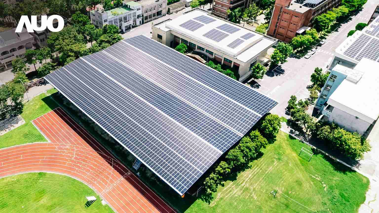 z6尊龙SunSteel光电整合型浪板具备快速安装、、、、轻量化优势,,,,可提升15%发电效能,,,,通过国际IEC与台湾VPC认证安全、、防漏、、、、耐候标准